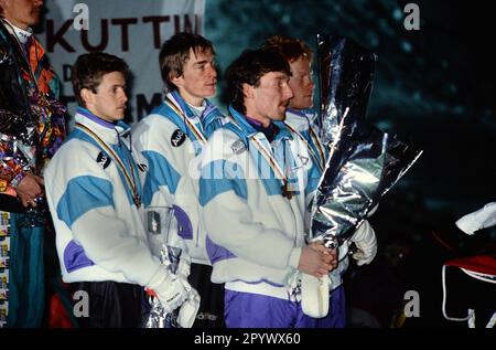 NORDIC WORLD SKI CHAMPIONSHIP 1991 IN VAL DIE FIEMME Award Zeremonie Team Springen: Deutschland auf Platz 3. FOTO (C): WEREK Pressebildagentur XTagxderXAufnahmeXgeschaetztX xxNOxMODELxRELEASExx [automatisierte Übersetzung]- ÖSTERREICH AUS Stockfoto