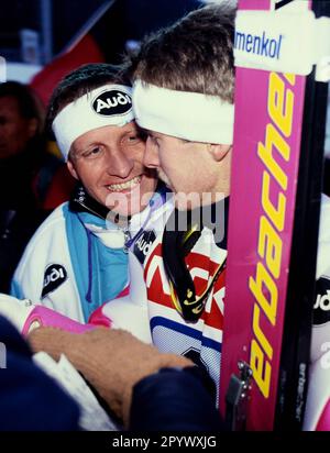 NORDIC WORLD SKI CHAMPIONSHIP 1991 IN VAL DIE FIEMME Coach Rudi Tusch (links) und Jens Weissflog (rechts, beide FRG) FOTO (C): WEREK Pressebildagentur XTagxderXAufnahmeXgeschaetztX xxNOxMODELxRELEASExx [automatisierte Übersetzung]- ÖSTERREICH AUS Stockfoto