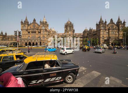 Chhatrapati Shivaji Terminus, CST, der ehemalige Victoria Terminus, Außenansicht eines der geschäftigsten Bahnhöfe der Welt, UNESCO World Stockfoto