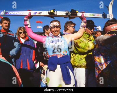 SKI ALPIN SAISON 90/91 Weltmeisterschaft 1991 Saalbach-Hinterglemm Giant Slalom Women 02.02.1991 Traudl HAECHER (GER) Cheers. XxNOxMODELxRELEASExx (automatisierte Übersetzung) – ÖSTERREICH AUS Stockfoto