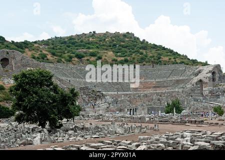 Der Vorderblick auf die Ruinen des Großen Theaters in Ephesus, Türkei Stockfoto
