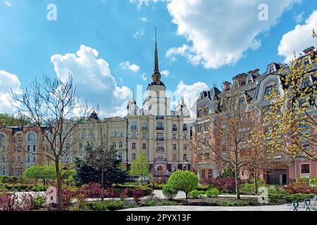 Gehobene Stadt farbenfrohe Vozdvizhenka-Straßengebäude der Stadt Kiew in der Ukraine Stockfoto