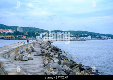 Maritime Szene auf dem Maulwurf im Stadthafen Sassnitz, Mecklenburg-Vorpommern, Insel Rugen, Deutschland, Europa. Stockfoto