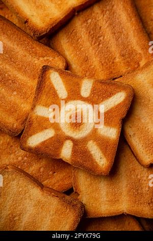 Konzept des Sonnenschutzschilds LSF auf dem Hintergrund von Toastbrot. Stockfoto