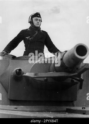 Panzersoldaten mit einem Panzer IV auf einem Trainingsgelände in der Nähe von Berlin. Foto: Schwahn. [Maschinelle Übersetzung] Stockfoto