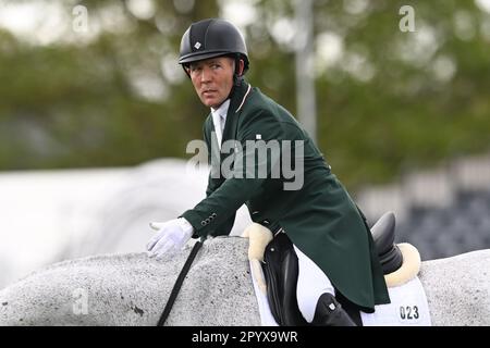 Badminton Estate, Gloucestershire, Großbritannien. 5. Mai 2023. 2023 Badminton Horse Trials Day 2; Austin O'Connor of Ireland reitet Colorado Blue während des Dressurtests am 2. Tag Guthaben: Action Plus Sports/Alamy Live News Stockfoto