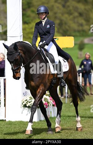 Badminton Estate, Gloucestershire, Großbritannien. 5. Mai 2023. 2023 Badminton Horse Trials Day 2; Alice Casburn von Großbritannien reitet während des Dressurtests am 2. Tag Guthaben: Action Plus Sports/Alamy Live News Stockfoto