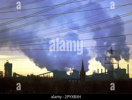 Braunkohlekraftwerk RWE in der Nähe von Hürth.n [automatisierte Übersetzung] Stockfoto