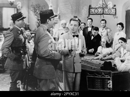 Claude regnet (ganz links) als Louis Renault und Peter Lorre (mi.) Als Ugarte in „Casablanca“, Regie Michael Curtiz, USA 1942. [Maschinelle Übersetzung]' Stockfoto