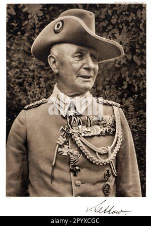 Paul von Lettow-Vorbeck (1870-1964), preußischer General, Befehlshaber der Schutztruppe in der deutschen Ostafrikanischen Kolonie. Das Foto zeigt ihn in der Schutztruppe-Uniform mit seinen Befehlen und Dekorationen. Das Foto wurde in den späten dreißiger Jahren aufgenommen. Foto. Foto: Heliogravure, Corpus Imaginum, Hanfstaengl Collection. [Maschinelle Übersetzung] Stockfoto