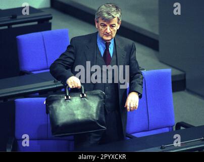 Bundesaußenminister Joschka Fischer (Bündnis 90/die Grünen) im Deutschen Bundestag. [Maschinelle Übersetzung] Stockfoto
