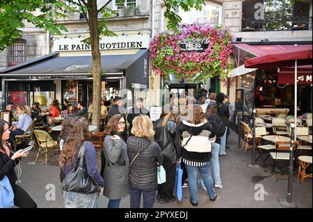 Paris, Frankreich. 05. Mai 2023. Darstellung des Shein-Zwischenlagers in Paris am 5. Mai 2023. Die chinesische Bekleidungswebsite, die 2022 einen Umsatz von 30 Milliarden Euro erzielte, eröffnet vom 5. Bis 8. Mai ein temporäres Geschäft in Paris. Seine Feuerkraft sorgt sich um seine Konkurrenten und die Aktivisten verantwortungsbewusster Mode. Foto: Tomas Stevens/ABACAPRESS.COM Kredit: Abaca Press/Alamy Live News Stockfoto