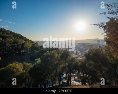 Ein Luftblick auf die Stadt Malaga vom Mount Gibralfaro in Spanien Stockfoto