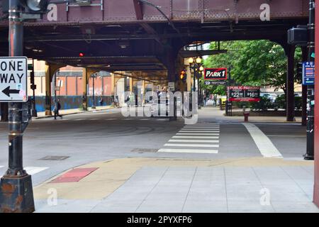 CHICAGO, ILLINOIS, USA – der berühmte Hochzug Chicago Loop über den Straßen von Chicago, USA Stockfoto