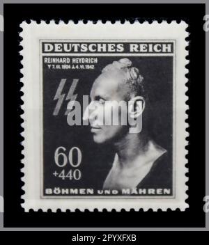 1942 Reinhard Heydrich Todesmaske Gedenkstempel. Reinhard Heydrich Nazi-deutscher militärischer und politischer Führer hochrangiger deutscher Nazi-Beamter, der 1942 in Prag von mutigen Widerstandskämpfern ermordet wurde Reinhard Tristan Eugen Heydrich war während der Nazizeit ein hochrangiger deutscher SS- und Polizeibeamter, ein leidenschaftlicher Unterstützer von Adolf Hitler und ein Hauptarchitekt des Holocaust. Er war Chef des Reichs Sicherheitsbüros. Er war auch Stellvertretender Reichsprotektor aus Böhmen und Mähren. Ein brutaler Kriegsverbrecher auf jeden Fall, dessen rechtzeitige Ermordung in der Anti- Stockfoto