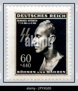 1942 Reinhard Heydrich Totenmaske Gedenkstempel. Reinhard Heydrich Nazi-deutscher Militär- und Politführer hochrangiger deutscher Nazi-Beamter, ermordet in Prag 1942 von tapferen Widerstandskämpfern Reinhard Tristan Eugen Heydrich war ein hochrangiger deutscher SS- und Polizeibeamter während der NS-Zeit, ein leidenschaftlicher Unterstützer Adolf Hitlers und ein Hauptarchitekt des Holocaust. Er war Chef des Reichshauptsicherheitsamtes. Er war auch Stellvertretender Reichsprotektor von Böhmen und Mähren. Ein brutaler Kriegsverbrecher, dessen rechtzeitiges Attentat viel gefeiert wurde. Stockfoto