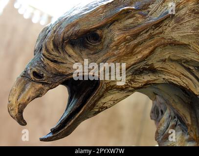 Bronzeskulptur eines Adlers in Santa Fe, New Mexico Stockfoto