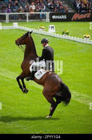 Aistis Vitkauskas Reitender Kommandeur VG für Litauen. 5. Mai 2023. Während der Dressage-Phase am 1. Tag der 2023 Badminton Horse Trials präsentiert von MARS im Badminton House bei Bristol, Gloucestershire, England, Großbritannien. Kredit: Jonathan Clarke/Alamy Live News Stockfoto