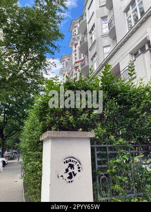 Hamburg, Deutschland - 06202022: Graffiti mit fridays for Future Logo im hamburger Universitätsviertel Stockfoto