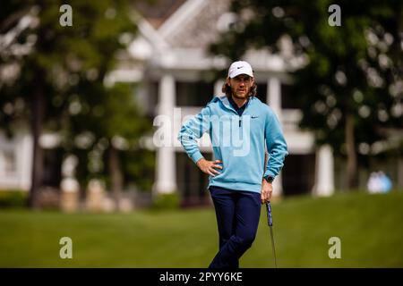 Charlotte, NC, USA. 5. Mai 2023. Tommy Fleetwood auf dem 4. Green während der zweiten Runde der Wells Fargo Championship 2023 im Quail Hollow Club in Charlotte, NC. (Scott Kinser/Cal Sport Media). Kredit: csm/Alamy Live News Stockfoto