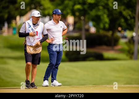 Charlotte, NC, USA. 5. Mai 2023. Xander Schauffele auf dem 4. Green während der zweiten Runde der Wells Fargo Championship 2023 im Quail Hollow Club in Charlotte, NC. (Scott Kinser/Cal Sport Media). Kredit: csm/Alamy Live News Stockfoto