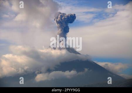Ausbruch des Vulkans Tungurahua in Ecuador Stockfoto