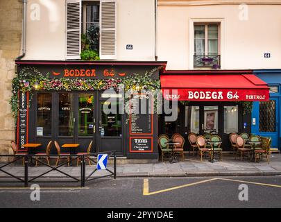 Paris, Frankreich, Okt. 2022, Blick auf die Bodega 64, ein spanisches Restaurant im 4. Bezirk der Hauptstadt Stockfoto