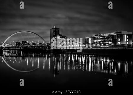 Der Clyde Arc, auch bekannt als Squinty Bridge, Glasgow, Schottland, Vereinigtes Königreich Stockfoto