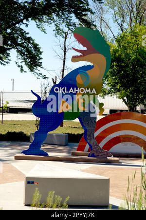 Farbenfrohe Dinosaurier im Oklahoma Welcome Center, USA. Stockfoto