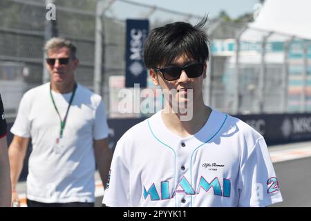 Miami, USA. 04. Mai 2023. MIAMI, Florida, USA, am 04. Mai 2023; Track Walk mit #24, Guanyu ZHOU, CHN, Alfa Romeo Racing F1 Team, kostenpflichtiges Bild, Copyright Paolo PEDICELLI/ATP Images (PEDICELLI Paolo/ATP/SPP) Credit: SPP Sport Press Photo. Alamy Live News Stockfoto