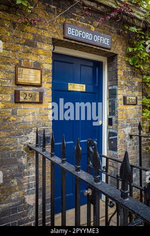 Das Bedford Estate London - der Eingang zum Bedford Estates Office. Das Unternehmen ist der größte private Grundstückseigentümer in Bloomsbury, Central London. Stockfoto