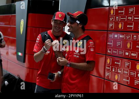 4. Mai 2023, Miami International Autodrome, Miami, FORMEL 1 CRYPTO.COM MIAMI GRAND PRIX, im Bild Charles Leclerc (MCO), Scuderia Ferrari, Carlos Sainz Jr. (E), Scuderia Ferrari Stockfoto