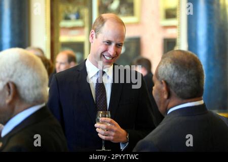 London, Großbritannien. 05. Mai 2023. Prince William, Prince of Wales, spricht mit Gästen während eines Empfangs im Buckingham Palace für ausländische Gäste, die an der Krönung von König Karl III. Am 5. Mai 2023 in London, England, teilnehmen. Foto: Royal Family/UPI Credit: UPI/Alamy Live News Stockfoto