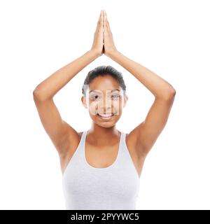 Sie liebt Yoga. Eine hübsche junge Frau, die eine Yoga-Routine vorführt, um Körper und Geist zu entspannen. Stockfoto