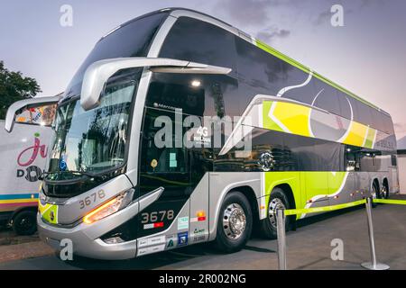 Fahrzeug Marcopolo Paradiso G8 1800 DD Volvo B450R (2022), ausgestellt im Ausstellungspark in der Stadt Londrina, Brasilien. Stockfoto