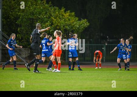 Hanne Hellinx (6) von KV Mechelen erzielt 1-4 und KV Mechelen feiert während eines Fußballspiels zwischen FC Femina White Star Woluwe und KV Mechelen am 9. Spieltag in Play-off 2 der Saison 2022 - 2023 der belgischen Lotto Womens Super League , Freitag , 5 . Mai 2023 in Woluwe , BELGIEN . FOTO SPORTPIX | Stijn Audooren Stockfoto