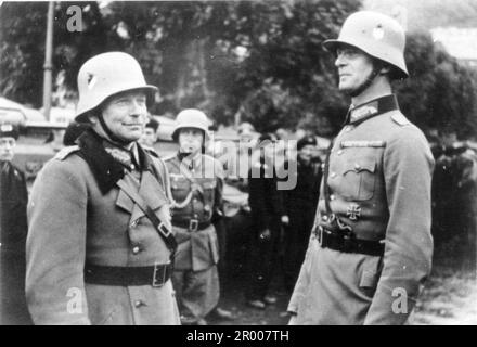 General Heinz Guderian (links) und General Georg-Hans Reinhardt zur Amtsübernahme während der Annexion des Sudetenland im Oktober 1938 Stockfoto