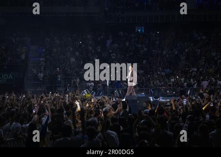 Madrid, Spanien. 05. Mai 2023. Sänger Quevedo bei einem Konzert im Wizink Center in Madrid, Spanien am 5. Mai 2023. Der kanarische Künstler hat mit seiner DQE Tour durch ganz Spanien gereist. (Foto: Alvaro Laguna/Pacific Press) Kredit: Pacific Press Media Production Corp./Alamy Live News Stockfoto