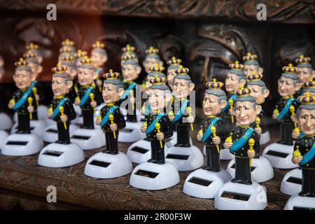 Paris, Frankreich. 05. Mai 2023. Souvenirs von König Karl III. In der Nähe des Buckingham Palace in London. (Foto: Andreina Flores/SOPA Images/Sipa USA) Guthaben: SIPA USA/Alamy Live News Stockfoto