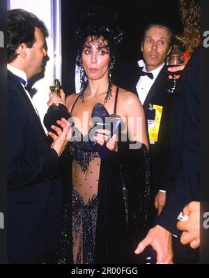 Cher verließ die Academy Awards, nachdem er die „beste Schauspielerin“ für Moonstruck gewann, 1988 Kredit: Ron Wolfson / MediaPunch Stockfoto