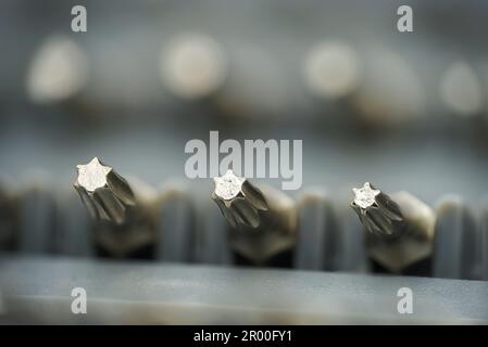 Torx-Schraubendreherbits in Makro-Nahaufnahme, flacher Freiheitsgrad. Stockfoto