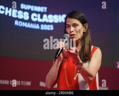 Bukarest, Rumänien. 5. Mai 2023: Augusta Dragic. präsident der Superbet Foundation hält eine Rede während der Eröffnungszeremonie des Superbet Chess Classic Romania 2023, der ersten Etappe der Grand Chess Tour 2023, die am 5. Mai 2023 in Bukarest stattfindet. Während der 10 Turniertage vom 5. Bis 15. Mai treten zehn der besten FIDE-bewerteten Spieler an. Kredit: Lucian Alecu/Alamy Live News Stockfoto