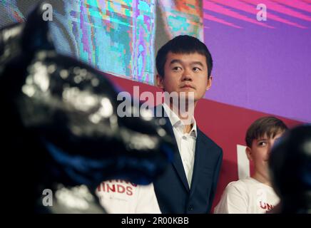 Bukarest, Rumänien. 5. Mai 2023: Ding Liren, chinesischer Schachgroßmeister und amtierender Schachweltmeister, während der Eröffnungszeremonie des Superbet Chess Classic Romania 2023, der ersten Etappe der Grand Chess Tour 2023-Rennstrecke, die am 5. Mai 2023 in Bukarest stattfindet. Während der 10 Turniertage vom 5. Bis 15. Mai tritt Ding Liren gegen neun andere FIDE-Spieler an. Kredit: Lucian Alecu/Alamy Live News Stockfoto