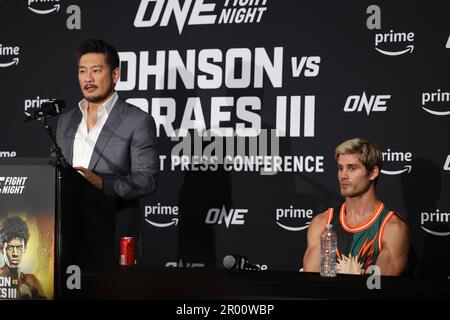 Denver, CO, USA. 5. Mai 2023. DENVER, COLORADO - MAI 5: Chcomed Sityodtong und Sage Northcutt bei DER ONE Championship Fight 10 Post Fight Pressekonferenz am 5. Mai 2023 im 1. Bank Center in Denver, Colorado. (Kreditbild: © Christopher Colon/PX Imagens via ZUMA Press Wire) NUR REDAKTIONELLE VERWENDUNG! Nicht für den kommerziellen GEBRAUCH! Stockfoto