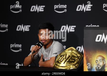 Denver, CO, USA. 5. Mai 2023. DENVER, COLORADO - 5. MAI: Rodtang Jitmuangnon bei ONE Championship Fight 10 Post Fight Pressekonferenz am 5. Mai 2023 im 1. Bank Center in Denver, Colorado. (Kreditbild: © Christopher Colon/PX Imagens via ZUMA Press Wire) NUR REDAKTIONELLE VERWENDUNG! Nicht für den kommerziellen GEBRAUCH! Stockfoto