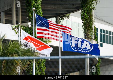 F1, FIA und USA Flaggen während der Formel 1 Crypto.com des Miami Grand Prix 2023, 5. Runde der Formel-1-Weltmeisterschaft 2023 vom 05. Bis 07. Mai 2023 auf dem Miami International Autodrome, in Miami Gardens, Florida, Vereinigte Staaten von Amerika - Foto: Florent Gooden/DPPI/LiveMedia Stockfoto