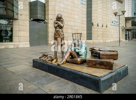 Skopje, Nordmazedonien, Statue jüdischer Kinder im Holocaust-Gedenkzentrum für die Juden von Mazedonien. Stockfoto