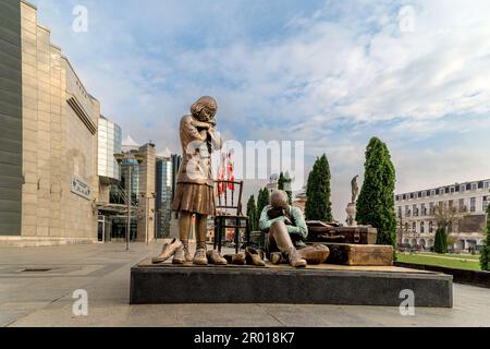 Skopje, Nordmazedonien, Statue jüdischer Kinder im Holocaust-Gedenkzentrum für die Juden von Mazedonien. Stockfoto