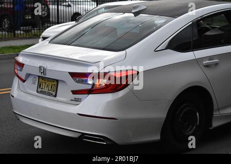 Paterson, Usa. 05. Mai 2023. Gestohlenes Honda Fahrzeug, das von der Paterson Polizei geborgen wurde. Ein gestohlenes Fahrzeug wurde in Paterson, New Jersey, gefunden. Die Verdächtigen wurden Berichten zufolge in der East 18. Street angehalten und in Gewahrsam genommen, wo die Behörden das Fahrzeug in Besitz nahmen und die Verdächtigen in Gewahrsam nahmen. Kredit: SOPA Images Limited/Alamy Live News Stockfoto