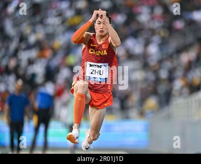 Doha, Katar. 5. Mai 2023. Zhu Yaming of China tritt beim Triple Jump für Männer beim 2023. Diamond League Athletics Meeting im Suhaim bin Hamad Stadium in Doha, Hauptstadt von Katar, am 5. Mai 2023 an. Kredit: Nikku/Xinhua/Alamy Live News Stockfoto